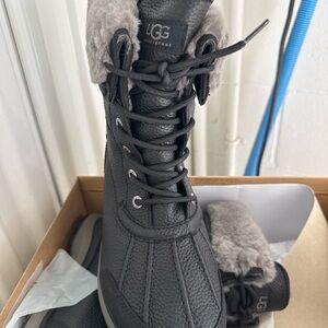 UGG Adirondack III Waterproof Snow Boots Black Leather Shearling Womens 9.5 NIB